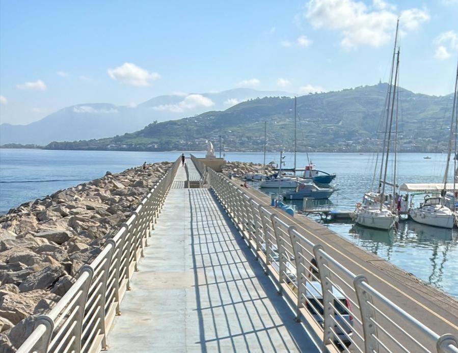 I Baronetti In Centro Bed & Breakfast Agropoli Bagian luar foto